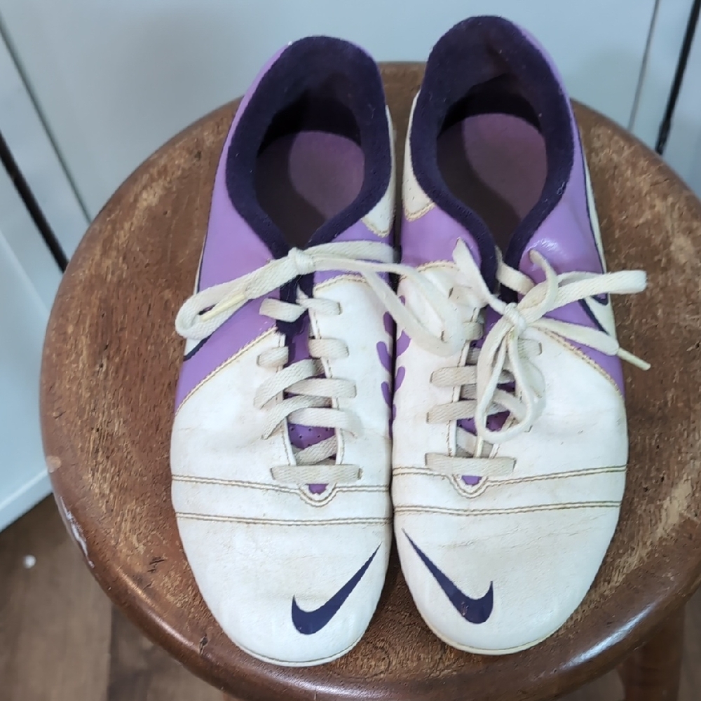 Nike Kids Sneakers in Purple and Cream